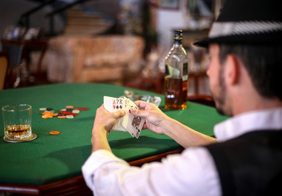 Why Live Casino Games Became Mainstream